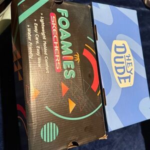 Kids Hey Dude and Foamies Skechers, size3